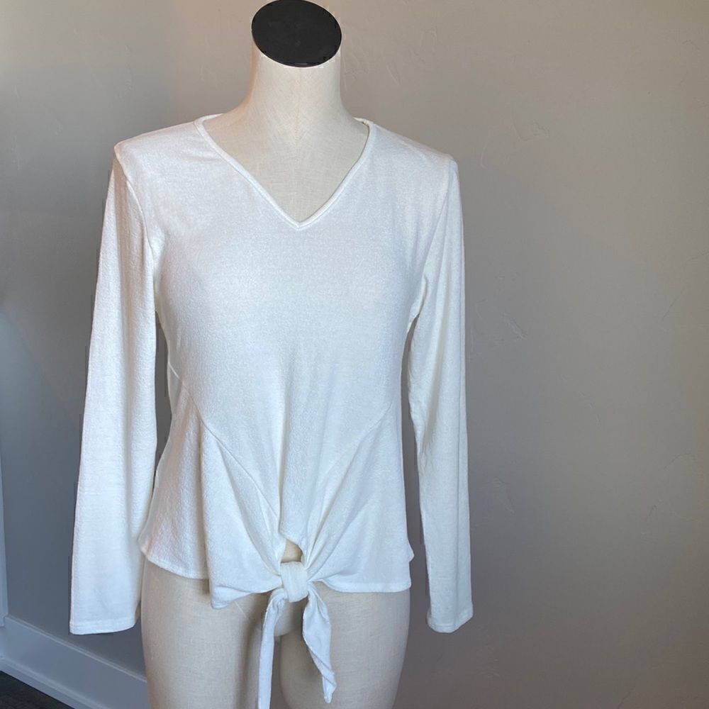 Francesca’s White Front Knot Top-NWT
